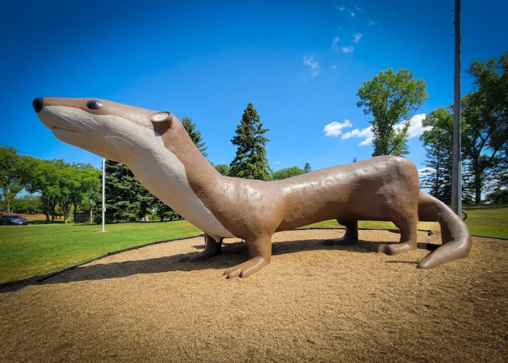 Minnesota Roadside Attractions - Otto the Otter Statue